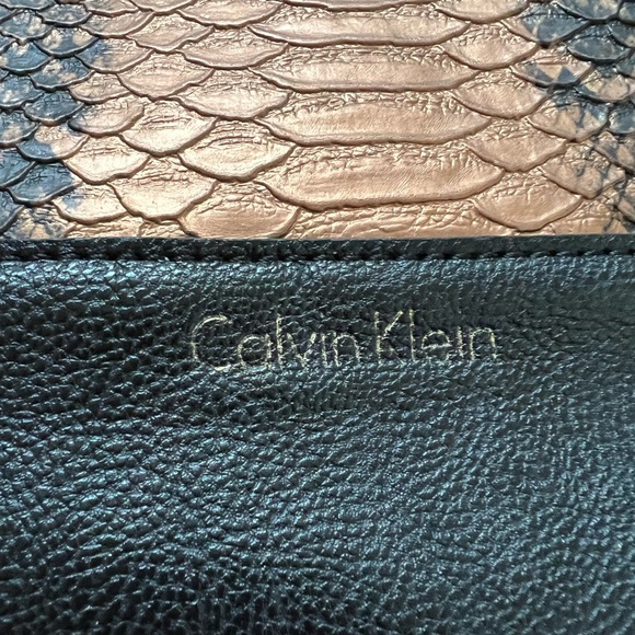 Calvin Klein reversible shoulder bag - Picture 12 of 12